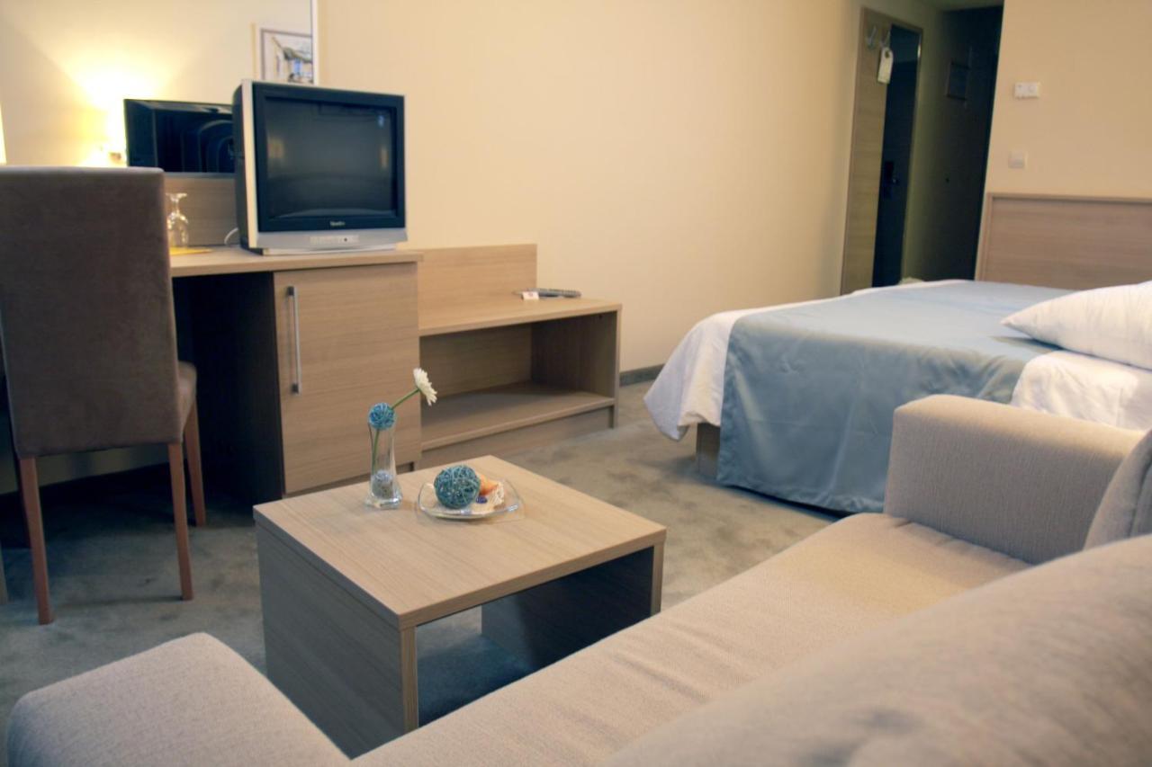 Hotel Quercus 德尔韦尼克 外观 照片